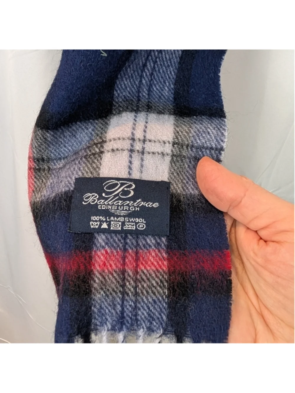 Ballantrae Blue and White Tartan Wool Scarf In EUC 100% lambswool 63